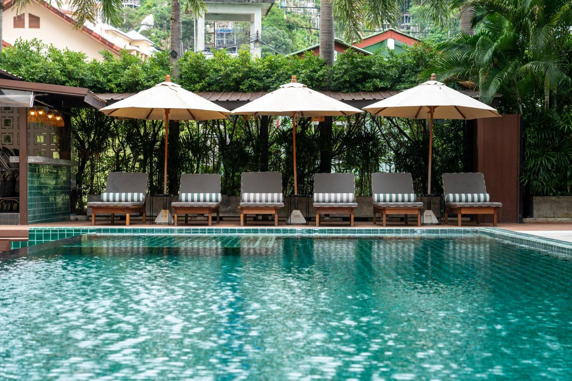 Buasri Boutique Patong Hotel Exterior photo