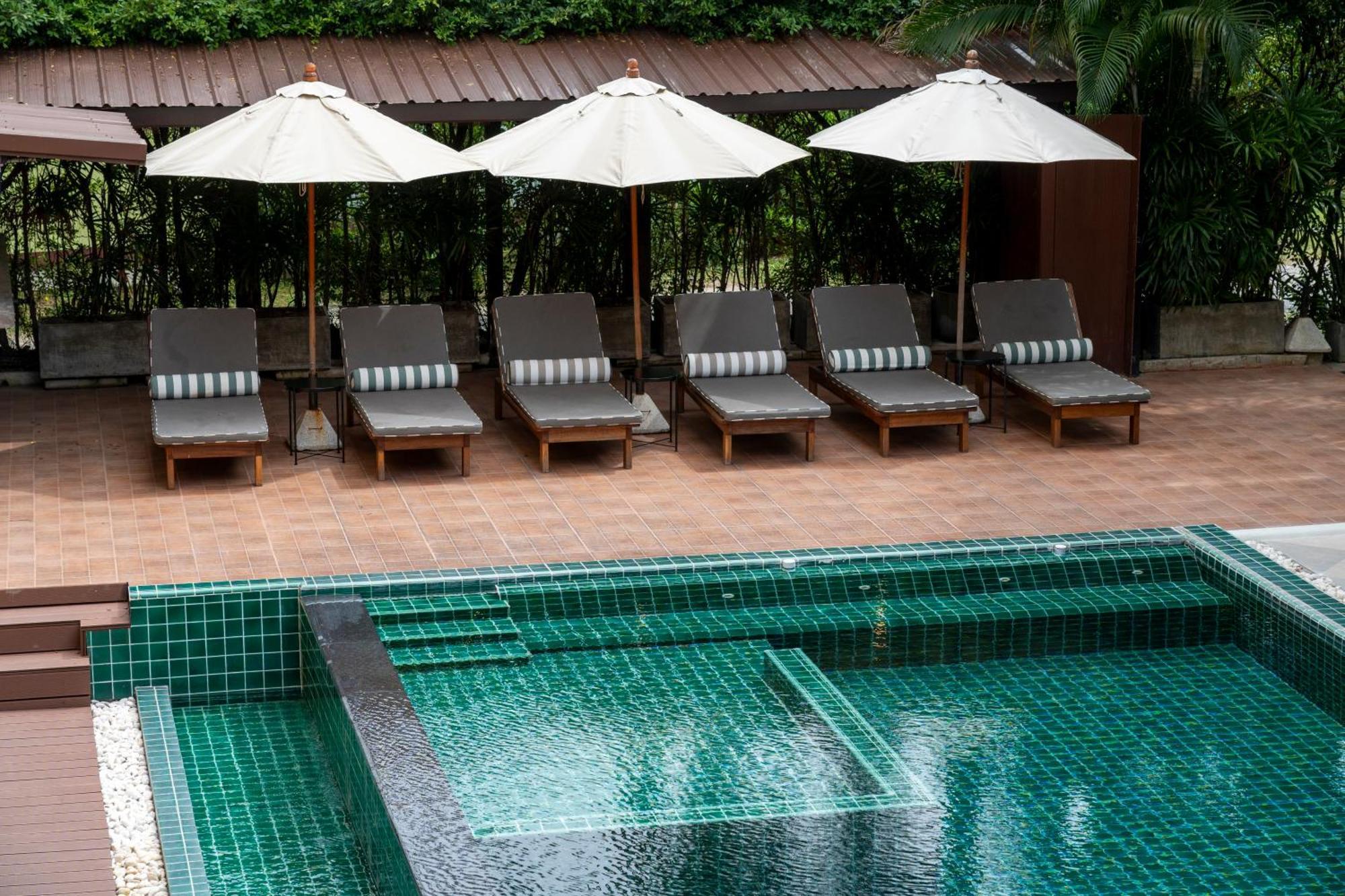 Buasri Boutique Patong Hotel Exterior photo