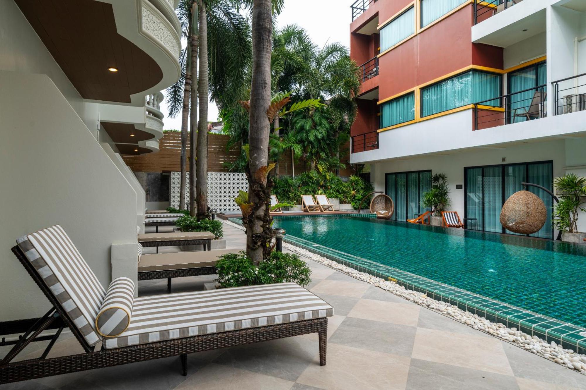 Buasri Boutique Patong Hotel Exterior photo