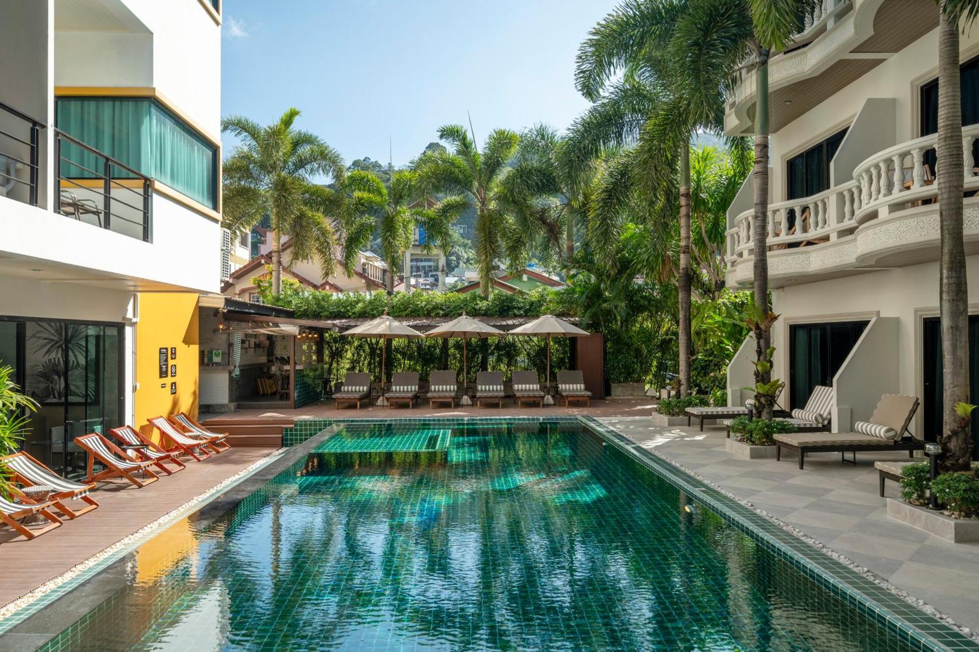 Buasri Boutique Patong Hotel Exterior photo