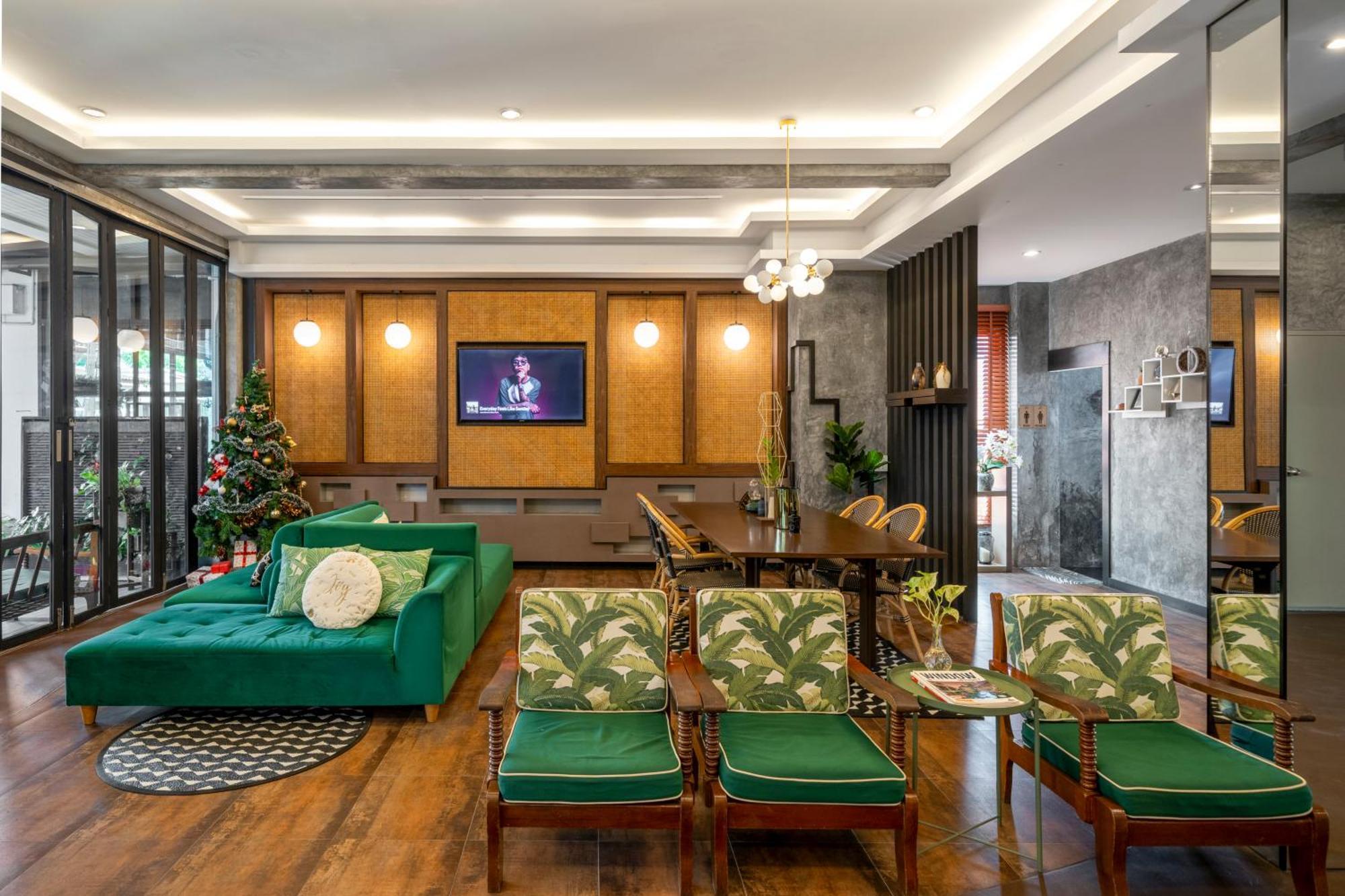 Buasri Boutique Patong Hotel Exterior photo